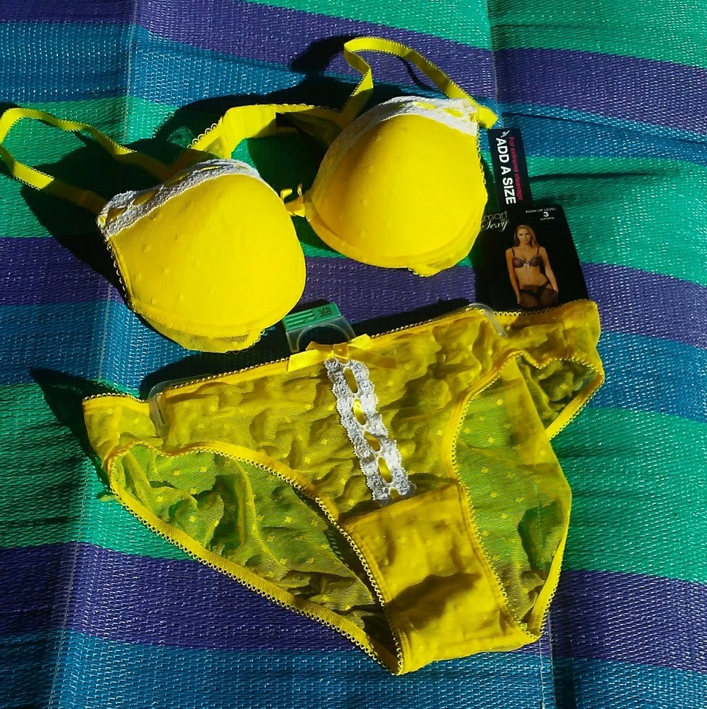 Smart & Sexy Set Size 36b/7 Nwt